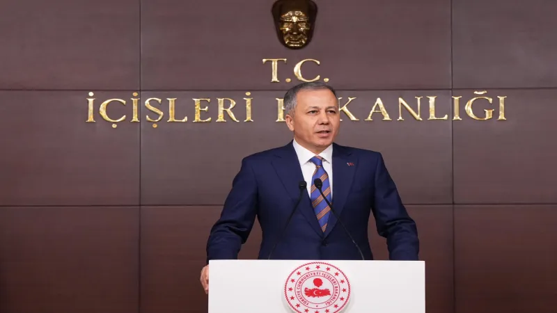 Bakan Yerlikaya: Manisa'da Yangın Nedeniyle 1440 Kişi Tahliye Edildi